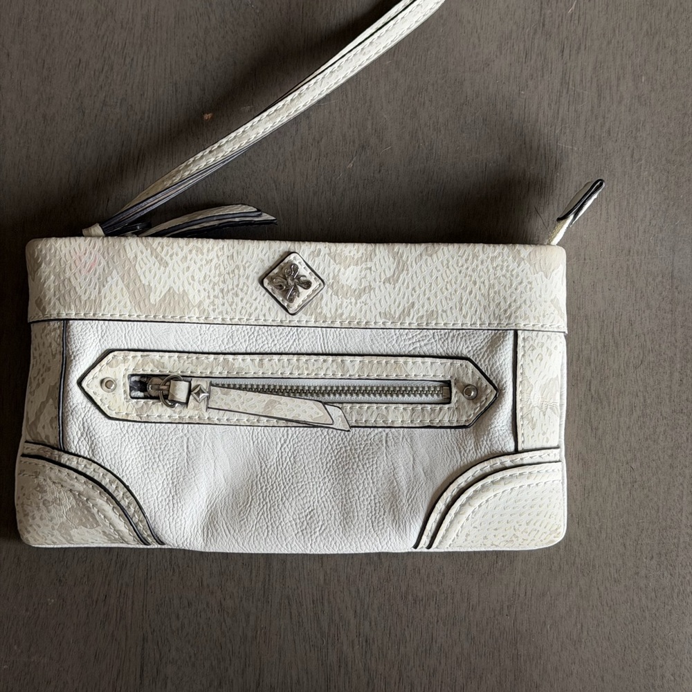 Simply Vera Vera Wang White Wristlet Clutch